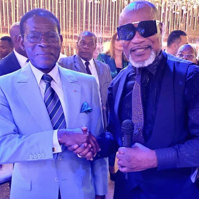 Koffi Olomidé avec le chef d'Etat