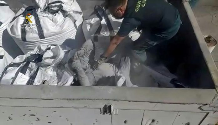 Migrant sac déchets toxiques